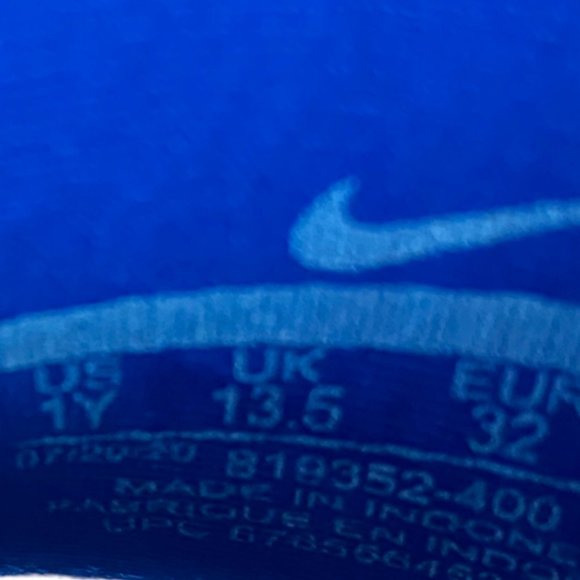 Nike Boy's Blue Slides Swoosh Sandals Waterproof Rubber size 1 Youth - Picture 3 of 3